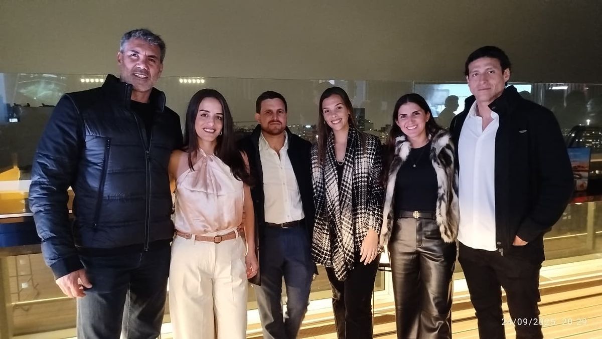 Agencias de cruceros exclusivas junto a sus invitados en el cóctel. Agencias de cruceros exclusivas junto a sus invitados en el cóctel.