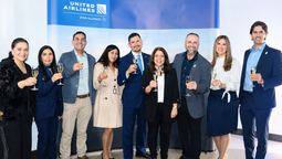 Ingrid León, María Doria Páez, Mauricio Guzmán, Andrea Aponte, William Gil, Diana Shomaly, Fred Steca, Gilda Velez y Ary Murekian de United Airlines.