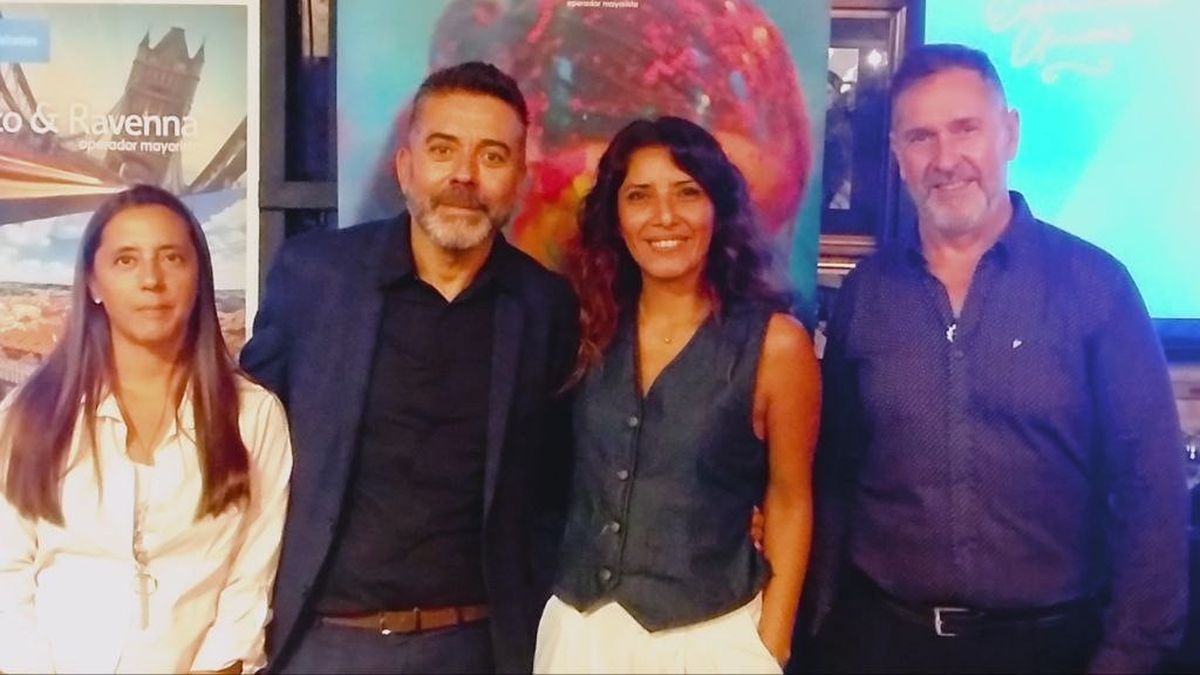 Jorge Ravenna (segundo desde la izq,) junto a agentes de viajes en el encuentro organizado por Dopazo & Ravenna.