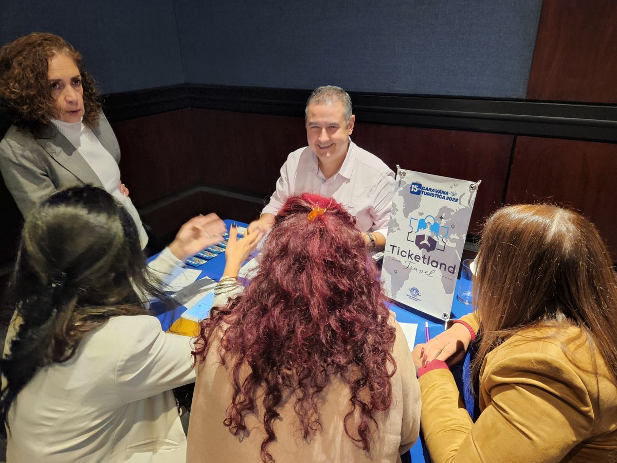 Caravana de promoción de Universal Group en Colombia.