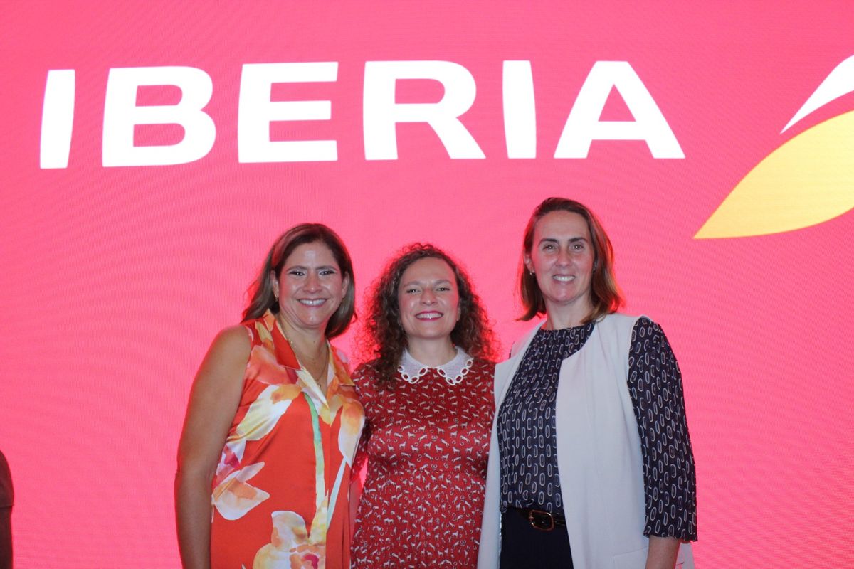 Marita Sanchez, Country Manager para Colombia; María Jésus López, directora comercial; Marina Colunga directora de Ventas para Latinoamérica de Iberia.