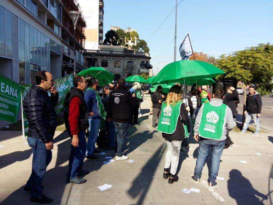 ATE manifest&aacute;ndose frente a las oficinas de la ANAC (Foto de archivo).