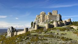 altText(3 castillos imperdibles por visitar en España una vez en la vida)}