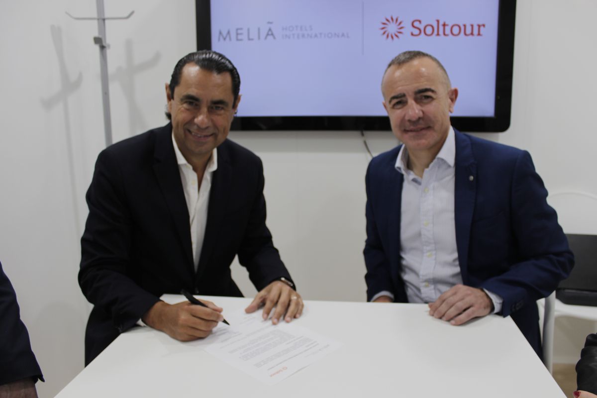 Dalmau y Bennasar rubricaron el acuerdo para promover la colaboración mutua entre Soltour y Melía.