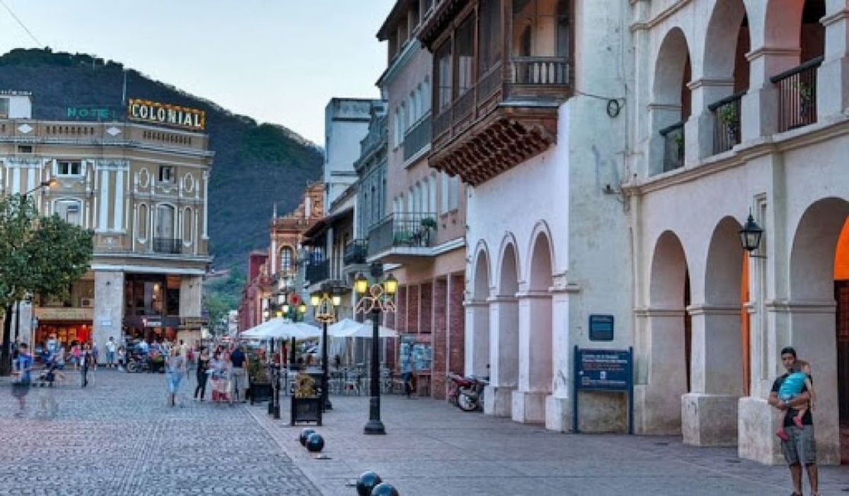 Llos viajeros pueden descubrir las maravillas de Salta en paseos inolvidables.