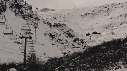 Esquel: nieve y guanacos aparecieron en La Hoya