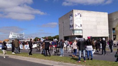 Convocados por Uthgra, empresarios y trabajadores marcharon en Mar del Plata. &nbsp;