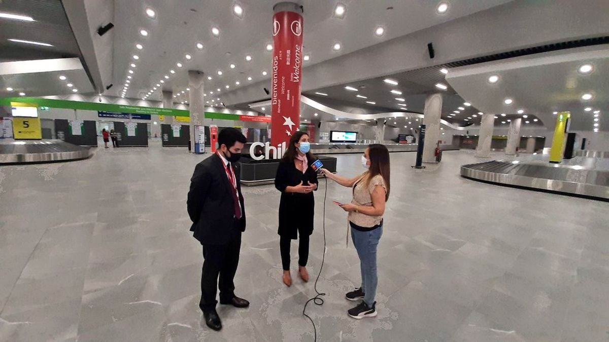 El nuevo Welcome Point del Aeropuerto e Santiago está en medio de las seis islas con cintas de equipaje, en una zona de alta afluencia de público. 