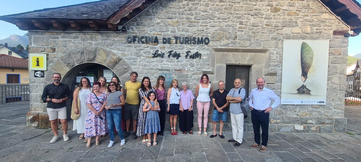 La Oficina de Turismo de Biescas pasa a denominarse Luis Fernández Fuster, considerado uno de los pioneros del turismo en España y que nació en esta localidad.