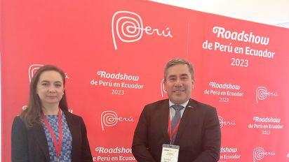 Fanny Thivierge Bernuy, especialista en turismo de PromPerú Ecuador y; Gustavo García,&nbsp; consejero comercial de Perú en Ecuador.&nbsp;