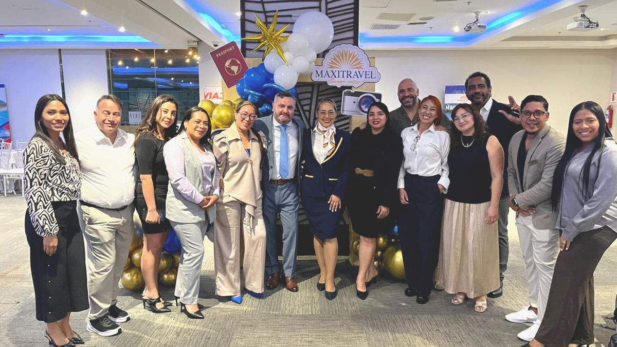 Equipo de Maxitravel y operadores participantes, en Caravana Workshop Maxidestinos 2026 en Guayaquil.&nbsp;
