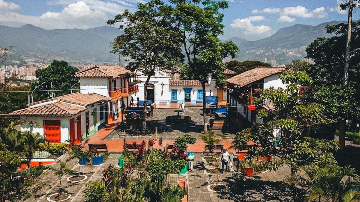 La entrada al Pueblito Paisa no tiene costo y puedes ir con tu familia en cualquier momento.