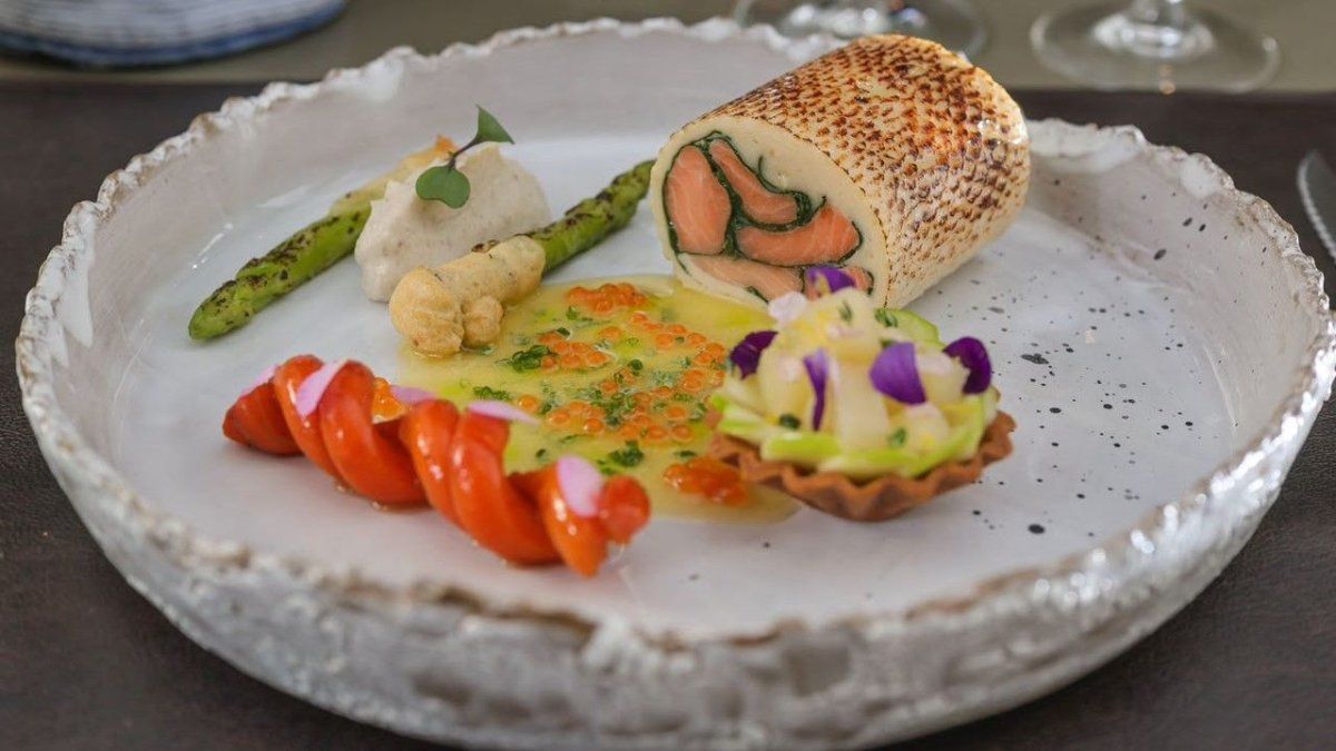 La gastronomía de Bariloche es una fusión de la herencia mapuche y las corrientes de inmigrantes suizos, alemanes e italianos.