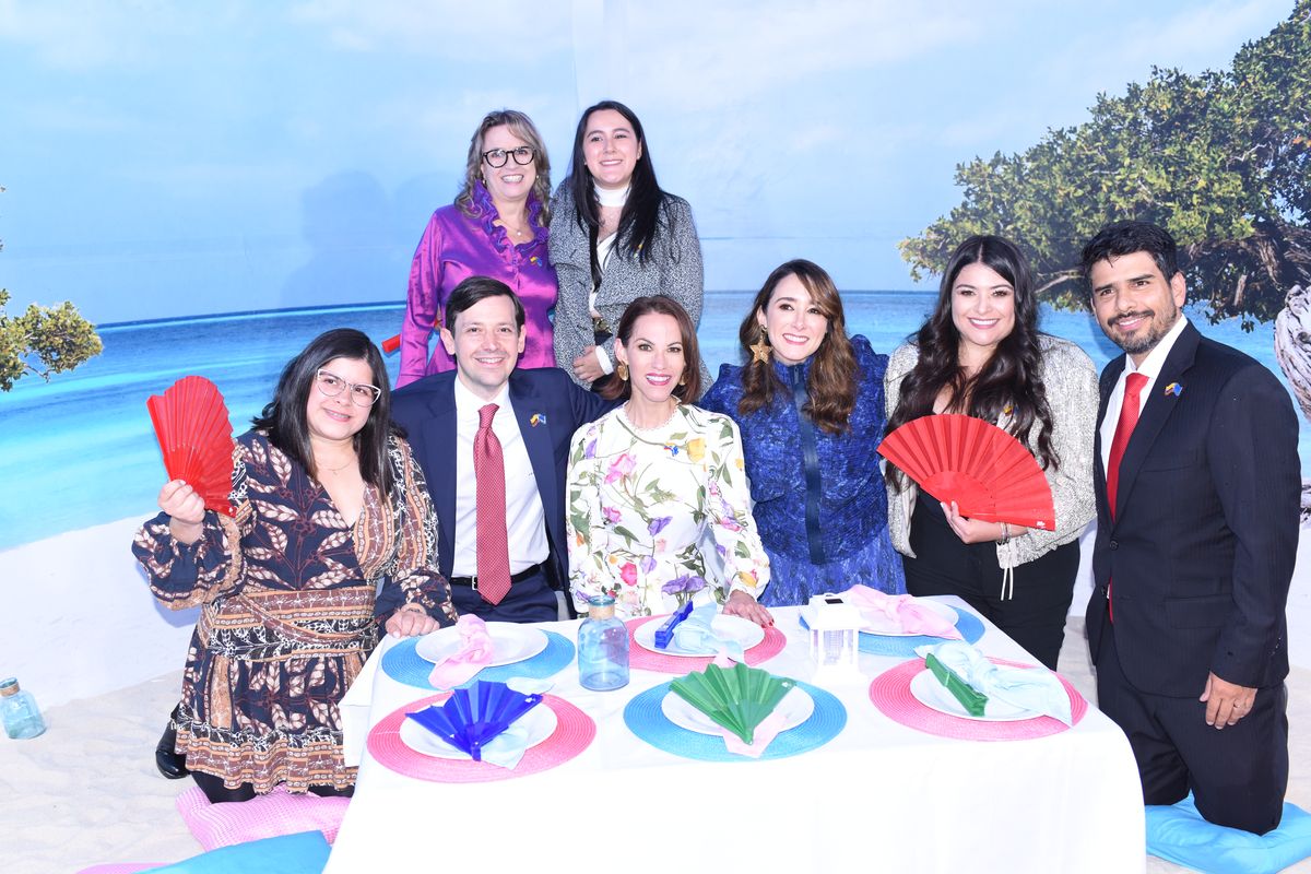 Equipo de la Autoridad de Turismo de Aruba en Colombia.