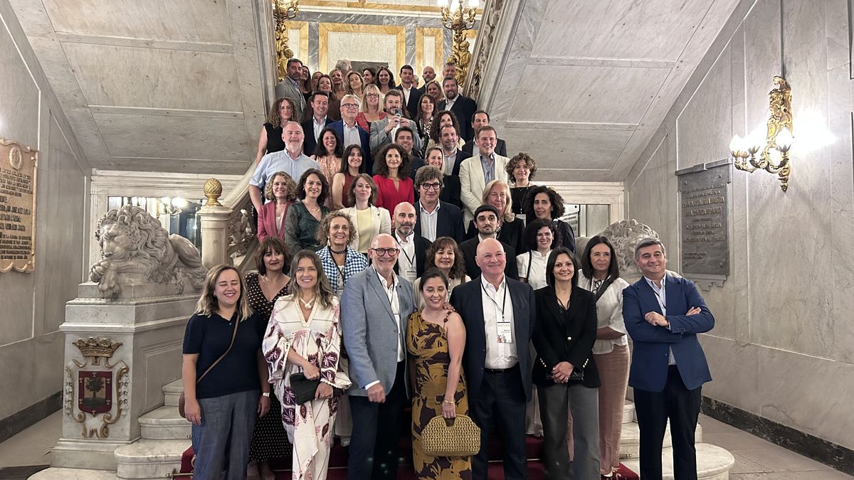 Foto de grupo de agencias y partners de Travel Advisors durante el relanzamiento de Nativo