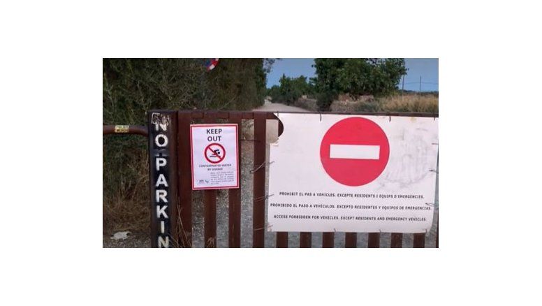 Carteles en Baleares en varias playas con advertencias para evitar turistas.