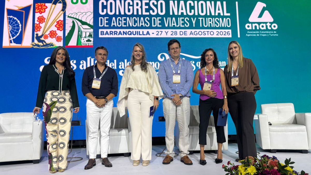 Ángela María Díaz, directora ejecutiva de Acolap; Camilo Ospina, presidente de Asobares; Paula Cortés Calle, presidente ejecutiva de Anato; José Andrés Duarte, presidente de Cotelco; Paula Cortés Calle, presidente ejecutiva de Anato y Paula Bernal, country manager Colombia de IATA.