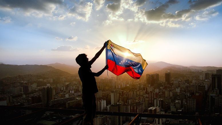 Venezuela rompe relaciones con España y prevé cancelar todas sus conexiones aéreas con el país.