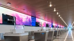 Un sector del flamante sector de check-in inaugurado en el aeropuerto neoyorquino de LaGuardia.