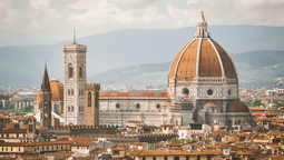 Explora otras ciudades de Italia contratando un paquete turístico.