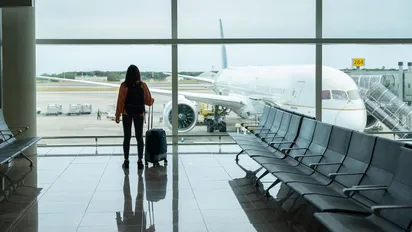 Crítica al Aeropuerto El Dorado y otros terminales que colapsan en temporada alta por falta de preparación.