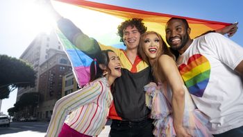 Tres escapadas que ofrecen escenarios ideales para celebrar el Pride entre playas caribeñas, paisajes naturales y una animada vida nocturna.