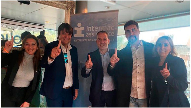 Melisa Nadal, Gerson Vianna Alves y Adriel Tuyarot, de Intermac Assistance; y Federico Olivera y Marina Finicamps, de Astros.