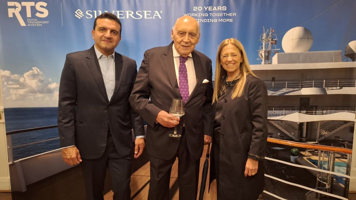 Jean Saraiva, Raúl Roca y Claudia Lamesa en el inicio del evento convocado por Roca Transport System.