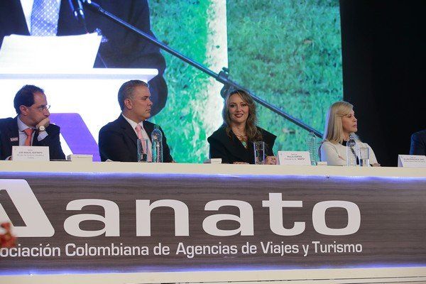 El presidente Iván Duque y Paula Cortés Calle en la instalación de 2019.