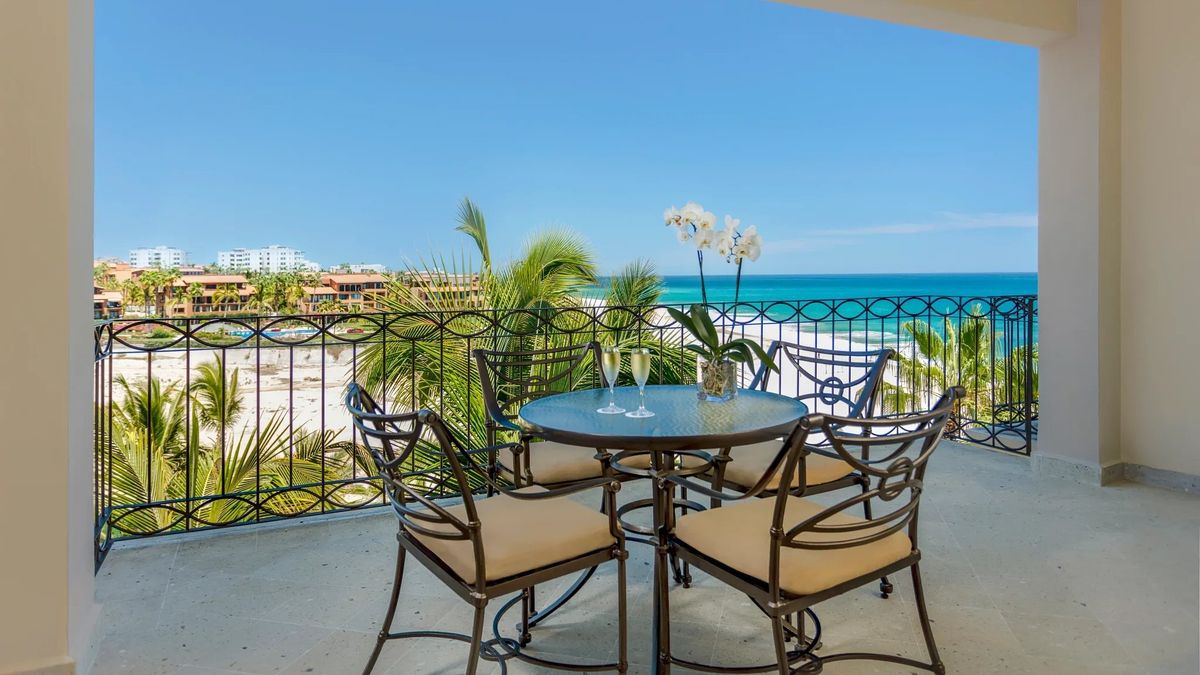 En Dreams Los Cabos, de Hyatt Inclusive Collection, los huéspedes pueden disfrutar de una amplia suite o ascender de categoría en Preferred Club para un nivel superior de lujo.