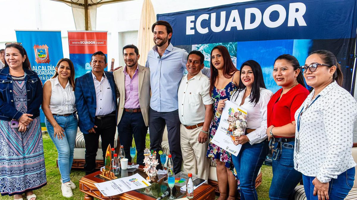 La ceremonia de reconocimiento de la Punta de Montañita como Rincón Mágico de Ecuador contó con la presencia de autoridades del Ministerio de Turismo y de Santa Elena. 