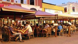 Restaurantes con área interna mayor a 200 metros cuadrados el aforo es hasta el 100%