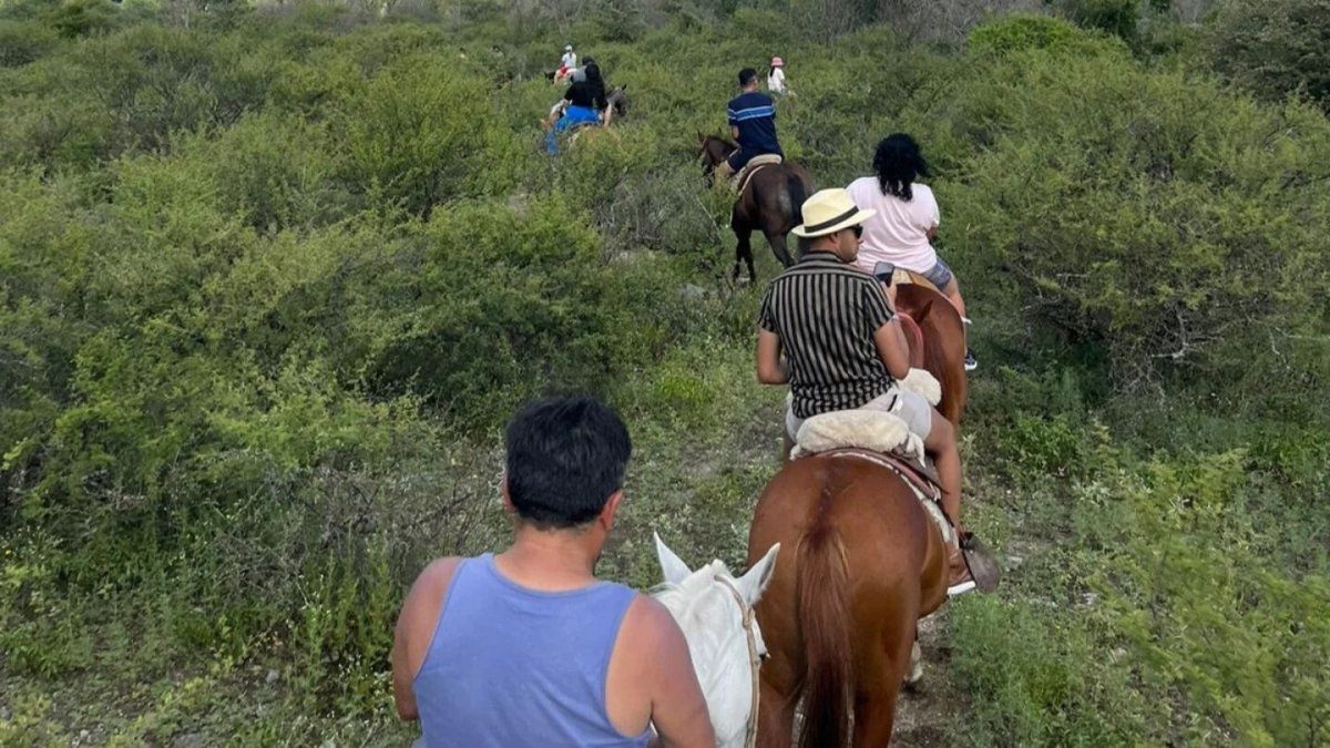 En Villa Carlos Paz se pueden disfrutar de cabalgatas en familia y otros planes increíbles. Descubrilos. En Villa Carlos Paz se pueden disfrutar de cabalgatas en familia y otros planes increíbles. Descubrilos.