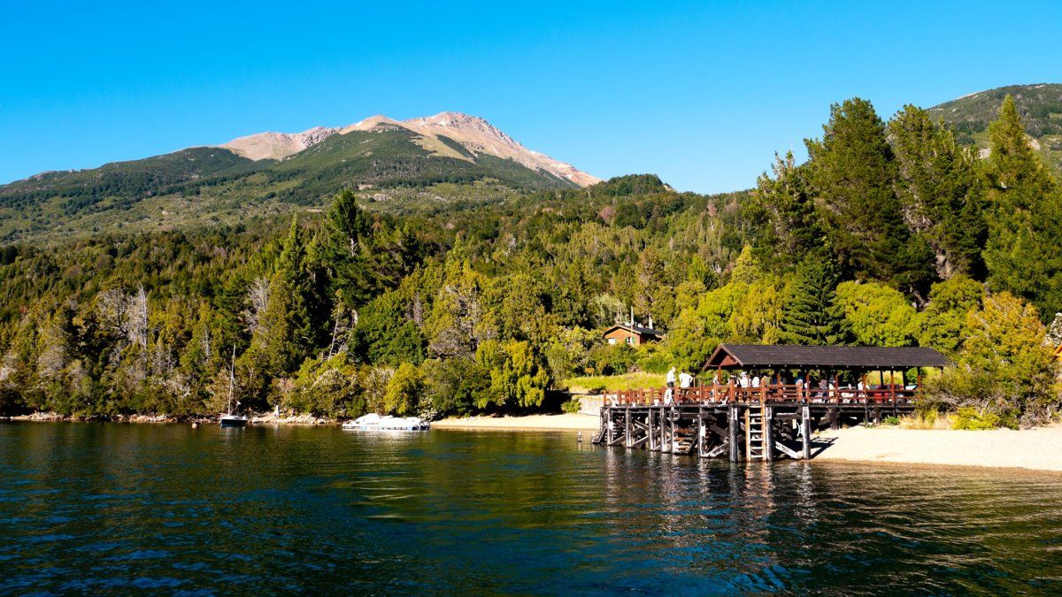 Puerto Limonao es una maravillosa playa de la Patagonia que encanta con sus paisajes de verano.