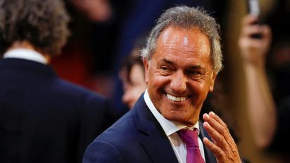 Todo parece indicar que Yanina Martínez se hará cargo del futuro de la industria turística, mientras que Daniel Scioli sería el número 1 de la cartera de Turismo, Ambiente y Deportes. Todo parece indicar que Yanina Martínez se hará cargo del futuro de la industria turística, mientras que Daniel Scioli sería el número 1 de la cartera de Turismo, Ambiente y Deportes.