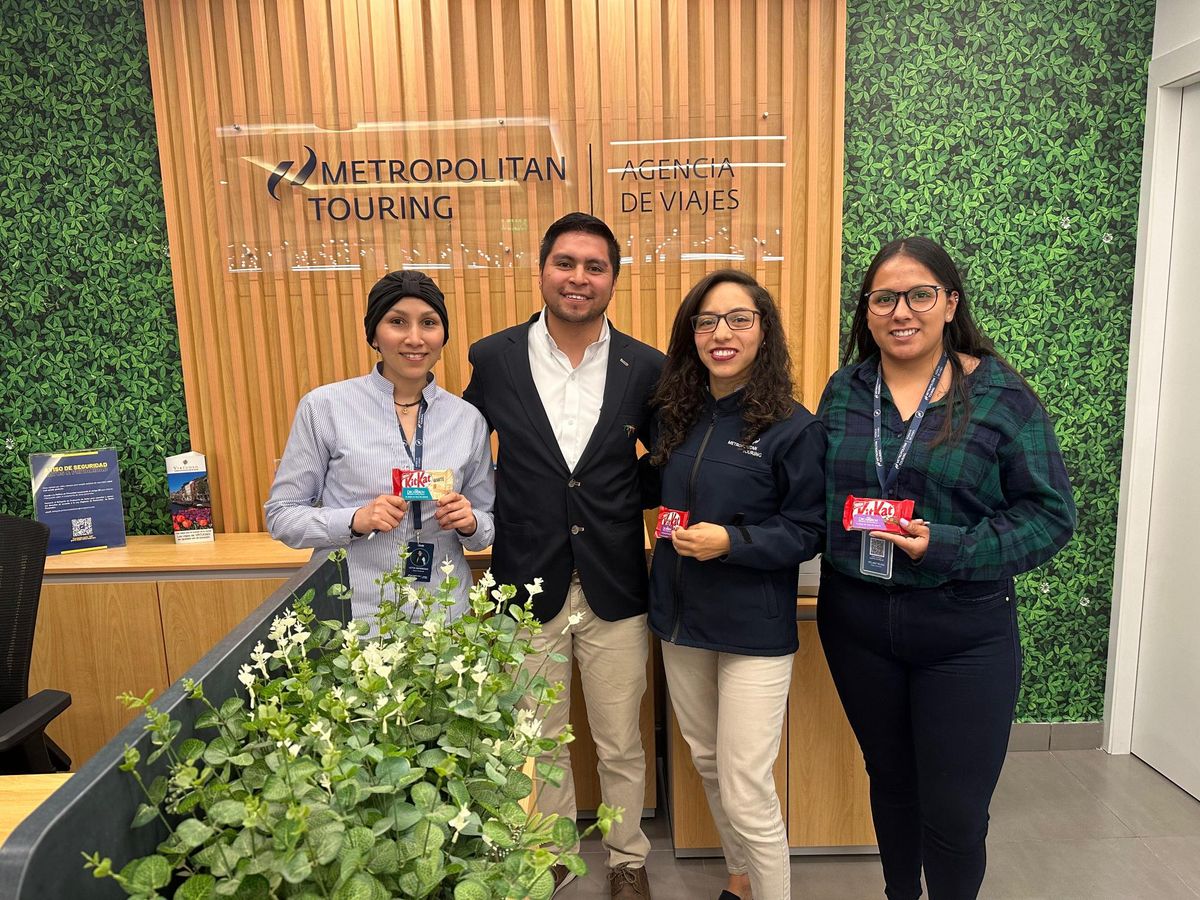 Equipo de la Agencia de Viajes Metropiltan Touring, recibió el reconocimiento que Hoteles Decameron les dio para reconocer su labor profesional.