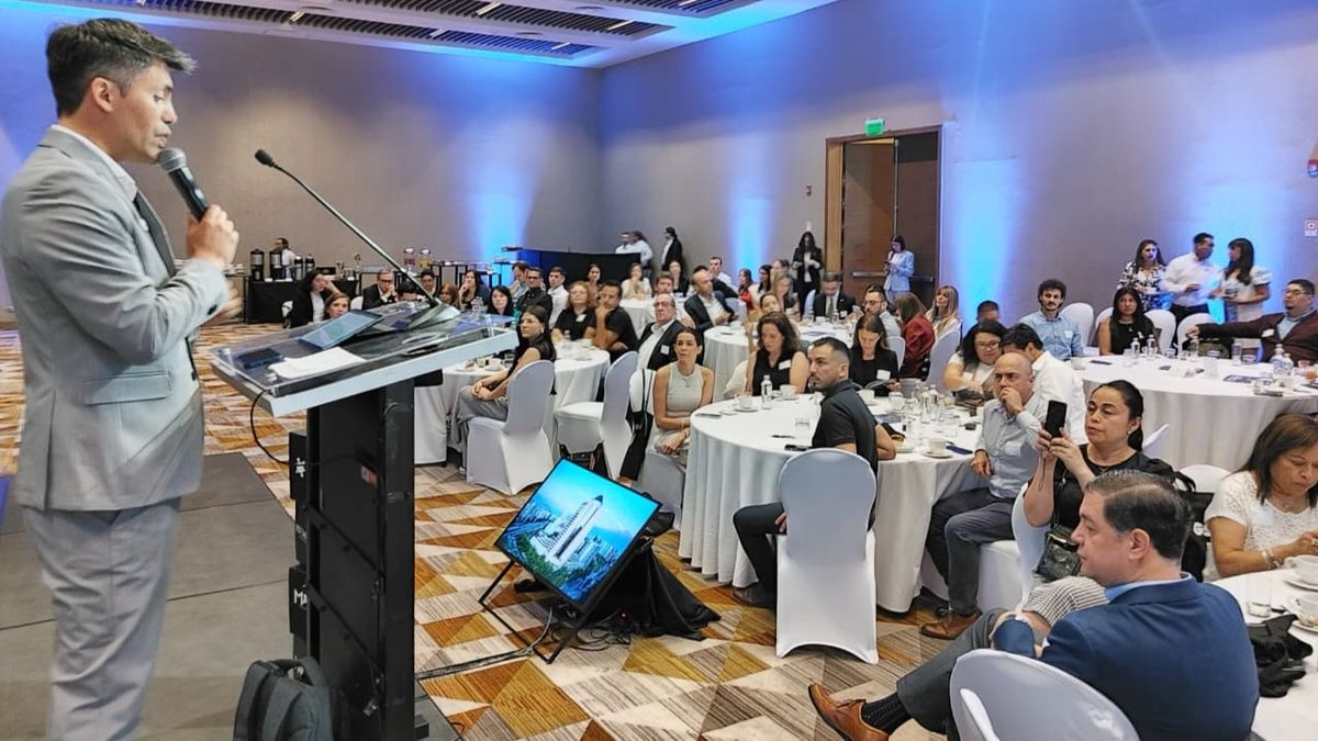 El desayuno fue un espacio de networking entre las empresas que conforman el Santiago MICE Bureau. 