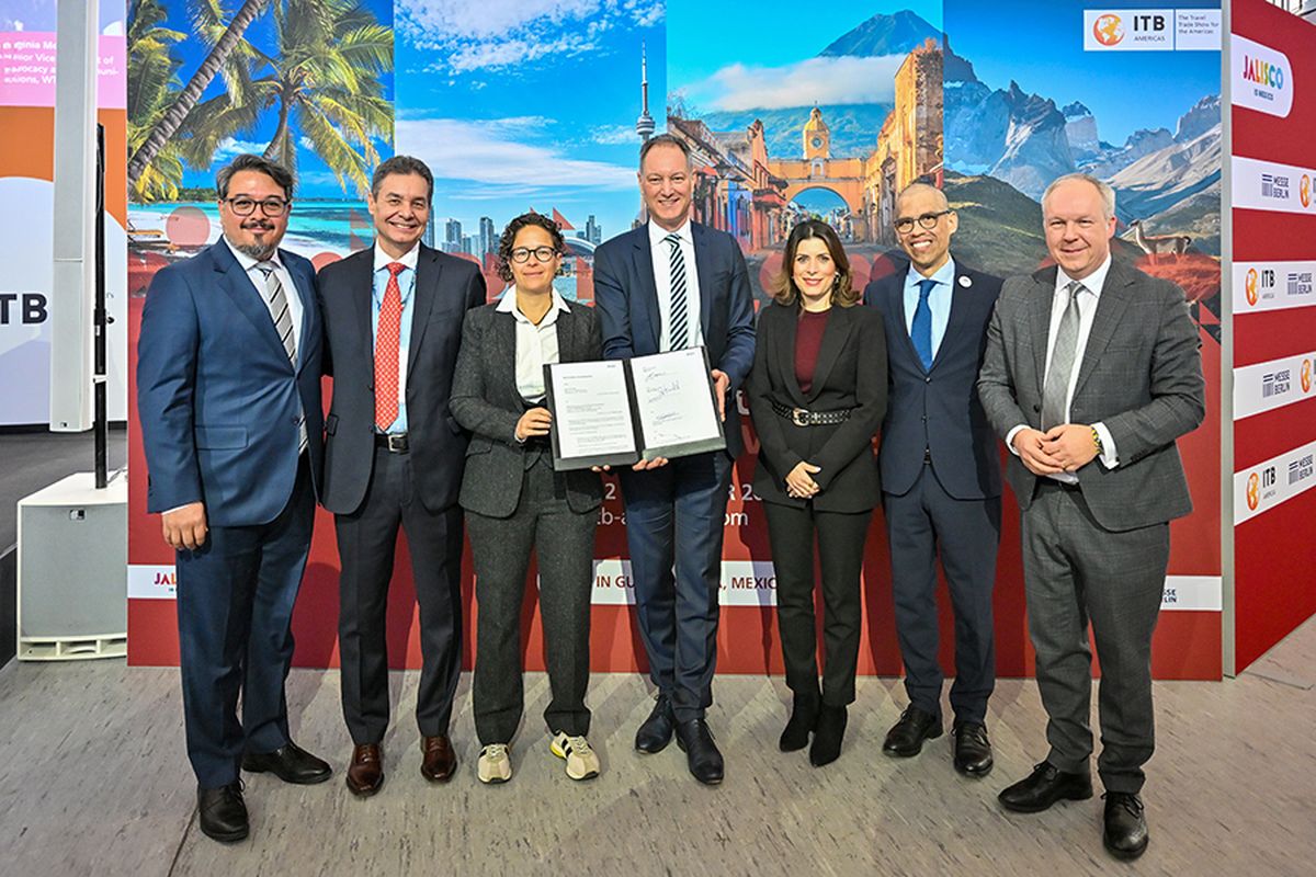 Vicente Salas Hesselbach (Managing Director, ITB Americas), Gustavo Staufert (Generaldirektor, Guadalajara Convention and Visitors Bureau), Michelle Fridman Hirsch (Generalsekretärin des Bundesstaates Jalisco), Dr. Mario Tobias (Geschäftsführer der Messe Berlin), Virginia Messina (Senior Vice President für Advocacy und Kommunikation, WTTC), Francisco José (Botschafter Mexikos), David Ruetz (Senior Vice President, Messe Berlin). - Ladevi Medios y Soluciones Vicente Salas Hesselbach (Managing Director, ITB Americas), Gustavo Staufert (Generaldirektor, Guadalajara Convention and Visitors Bureau), Michelle Fridman Hirsch (Generalsekretärin des Bundesstaates Jalisco), Dr. Mario Tobias (Geschäftsführer der Messe Berlin), Virginia Messina (Senior Vice President für Advocacy und Kommunikation, WTTC), Francisco José (Botschafter Mexikos), David Ruetz (Senior Vice President, Messe Berlin).