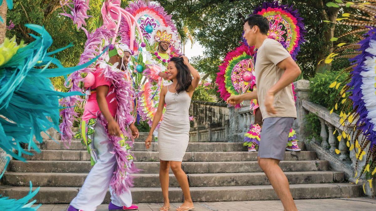 Junkanoo es una de las celebraciones más coloridas de Las Bahamas.