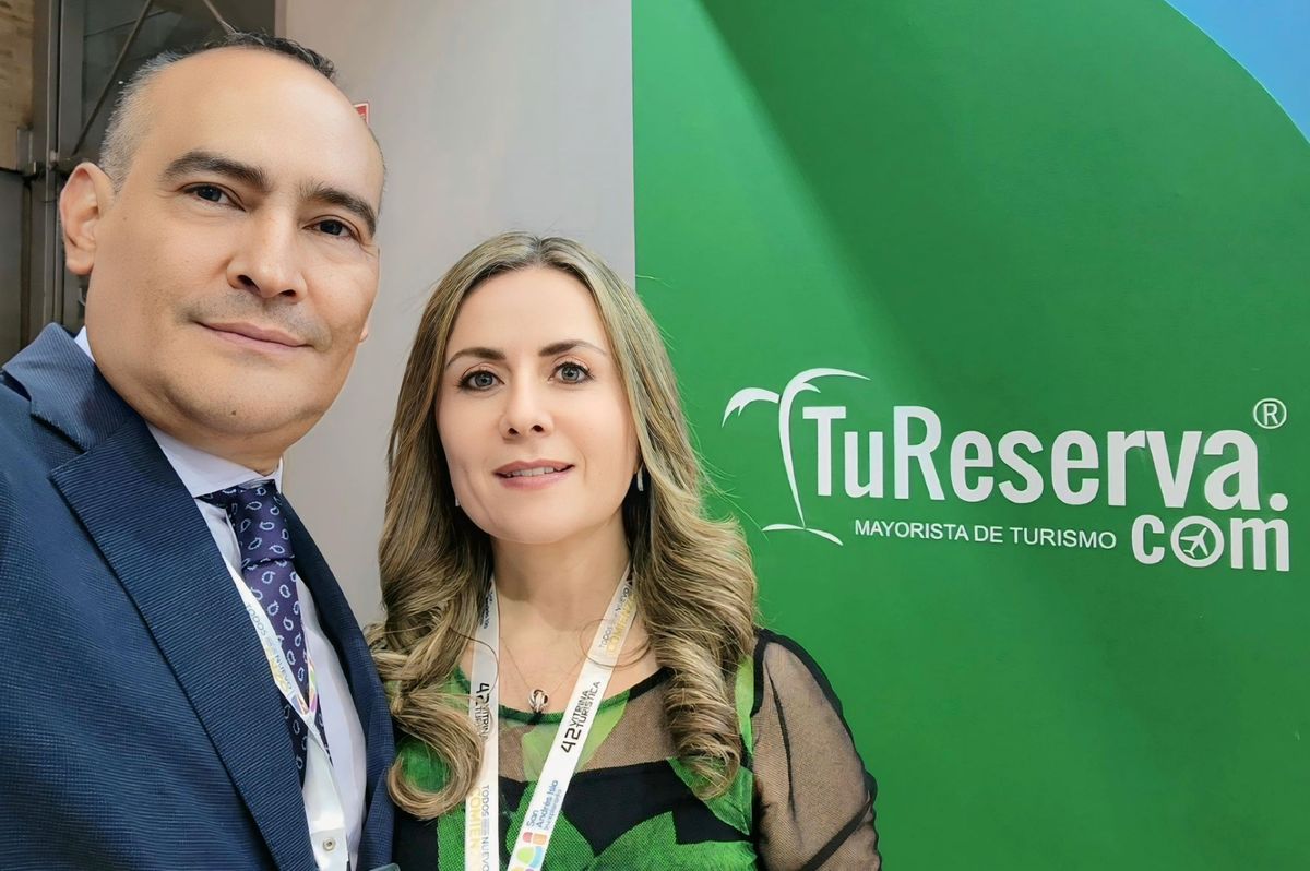 Diego Ariza, gerente general y Erika Ruiz, subgerente de TuReserva com.
