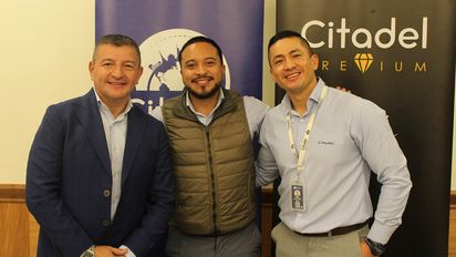 Equipo de Citadel Mayorista de Turismo, encabezado por su presidente Giovanny Pinargote (izq.).