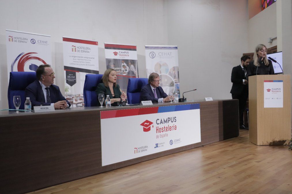 El Campus que se ha inaugurado esta mañana está&nbsp;ubicado en un enclave estratégico&nbsp;para el turismo español e&nbsp;intercomunicado con todos los demás territorios&nbsp;a través de las plataformas tecnológicas más avanzadas y de la&nbsp;red de asociaciones&nbsp;de Hostelería de España y de CEHAT.