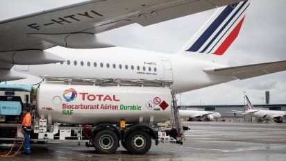 Air France-KLM voló por primera vez un tramo de larga distancia con biocombustible.