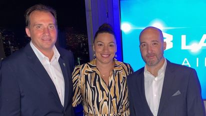 Federico Jäger, Cristina de Melo Nascimento y Nicolás Poitevin, en el evento de Latam Airlines.