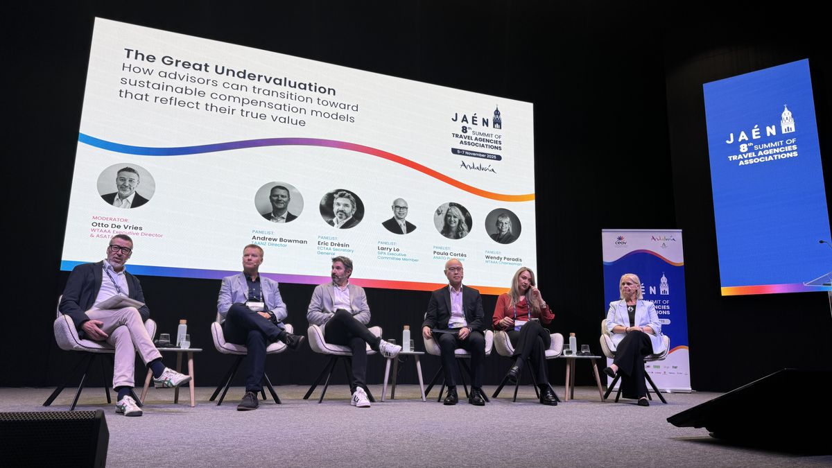  Ponentes de la mesa redonda “The Great Undervaluation” en la 8ª Cumbre Mundial de Asociaciones de Agencias de Viajes.