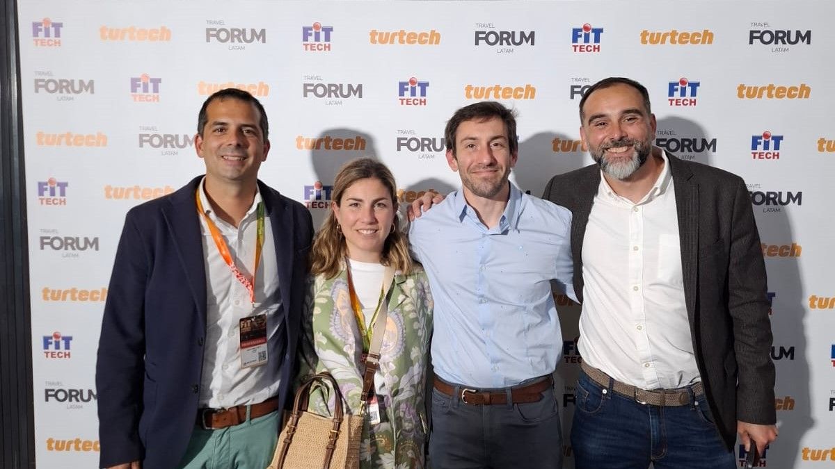 Carnival Tours: Juan Pablo Boti, Head of Product & Technology; Ornella Tessarolo, Directora; Luciano Tessarolo, Socio - Director General; y Matias Alfaro, Socio - Director Comercial - Director Operativo.