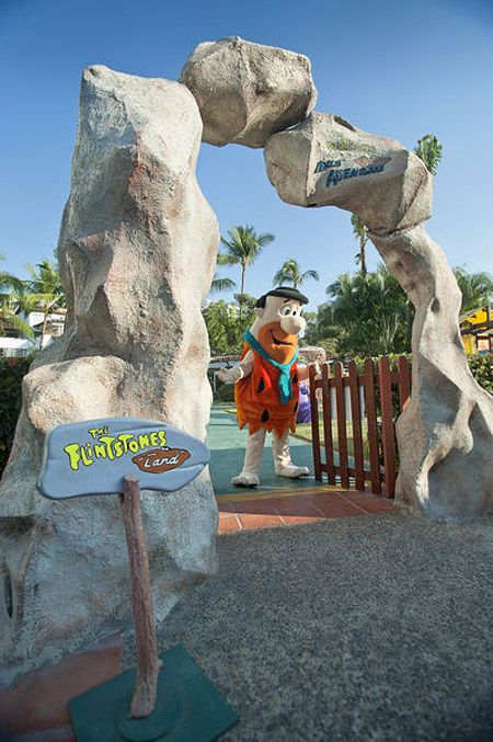 Los mas pequeños se divierten junto a los personajes mas queridos.