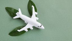 El turismo sostenible es aquel que se rige por los principios de sostenibilidad, con el propósito de minimizar el impacto sobre el medio ambiente y la cultura local.