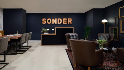 Hall de uno de los hoteles de Sonder by Marriott.
