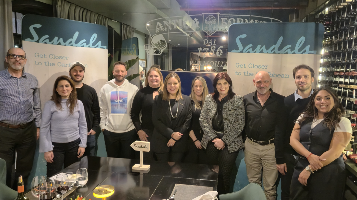 Walter Quevedo (Sportravel), Daniela Aiello (Belisama Viajes), Luciano Papandrea (Anyway Travel), Javier Gottlieb (Triplib), Mariana de Pina (Good4U), Betzabeth Flores (Sandals & Beaches Resorts), Agustina Grimblat (Travel Services), Arlenes García (Sandals & Beaches Resorts), Pablo Wolinsky (Premium Golf), Diego Segundo (García Fernández), Laura Rodríguez (Haciendo Viajes).